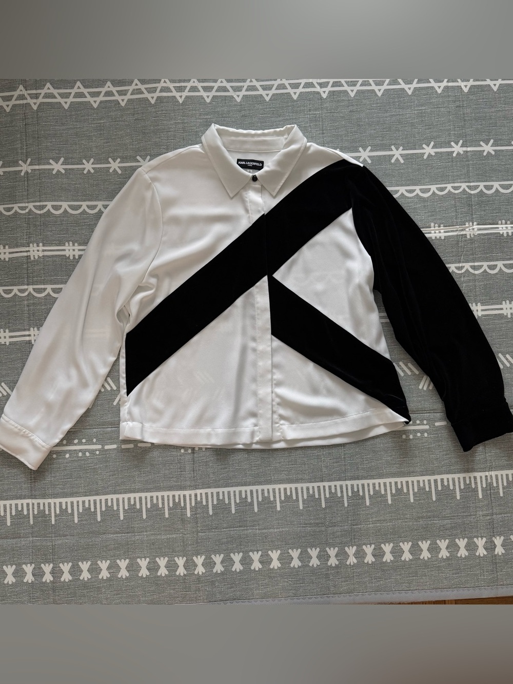Karl Lagerfeld Women's Black & White Geometric Button-Front Top